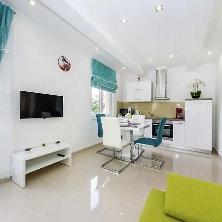 Luxury In With Covered Terrace