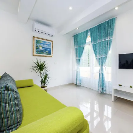 Luxury In With Covered Terrace *