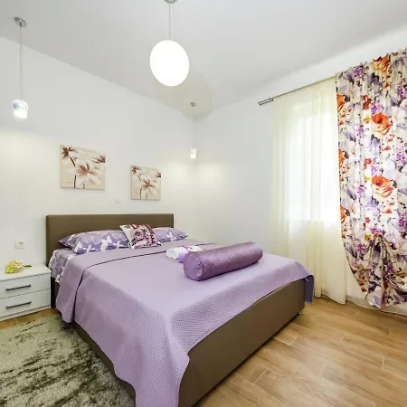 Apartman Luxury In With Covered Terrace Zára