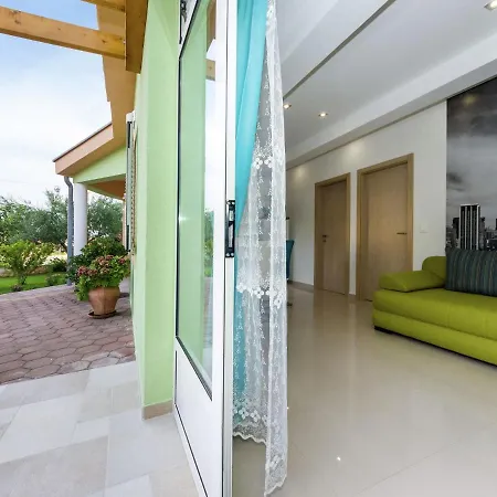 Luxury In With Covered Terrace *