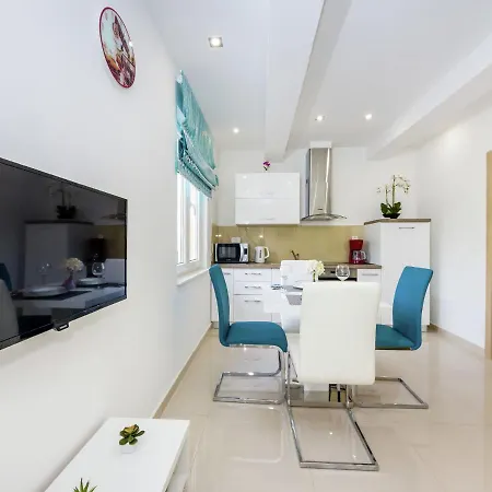 Luxury In With Covered Terrace