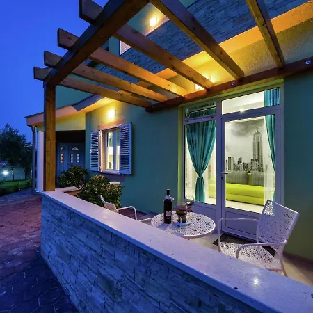 Luxury In With Covered Terrace Apartman Zára