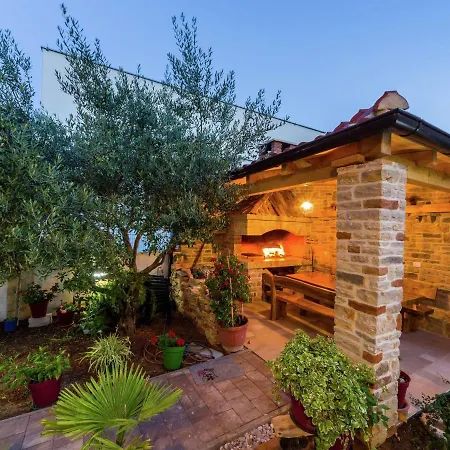 Luxury In With Covered Terrace Zadar