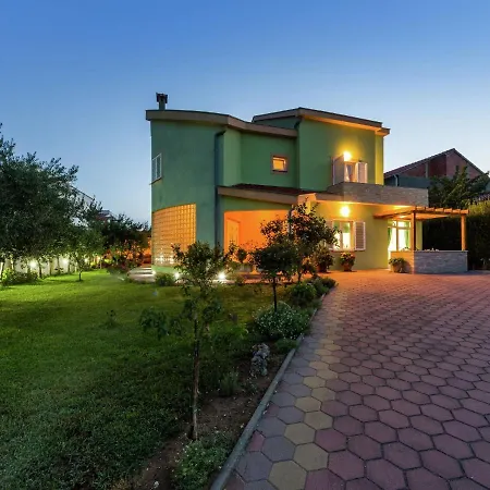 Luxury In With Covered Terrace *