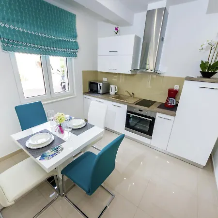 Luxury In With Covered Terrace Apartman *